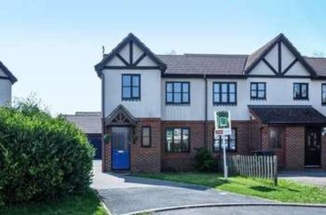  Image of 3 bedroom Terraced house for sale in Yealm Close Didcot OX11 at Yealm Close  Didcot, OX11 7XD
