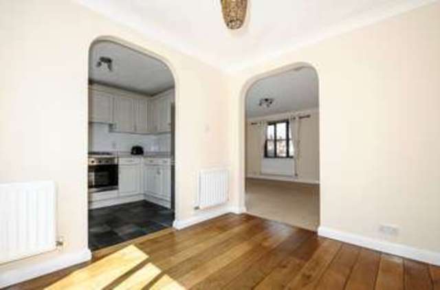 Image of 3 bedroom Terraced house for sale in Yealm Close Didcot OX11 at Yealm Close  Didcot, OX11 7XD