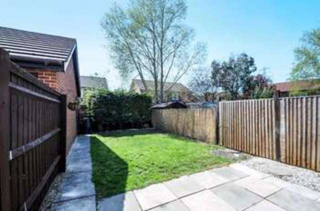  Image of 3 bedroom Terraced house for sale in Yealm Close Didcot OX11 at Yealm Close  Didcot, OX11 7XD