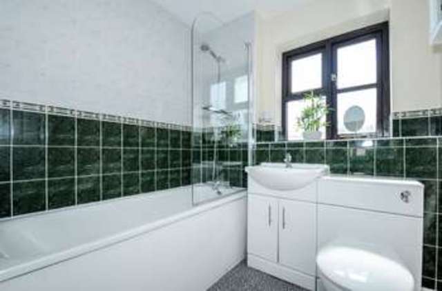  Image of 3 bedroom Terraced house for sale in Yealm Close Didcot OX11 at Yealm Close  Didcot, OX11 7XD