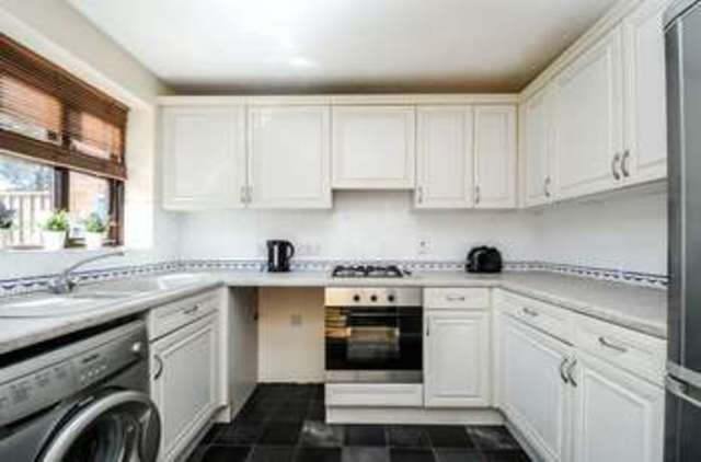  Image of 3 bedroom Terraced house for sale in Yealm Close Didcot OX11 at Yealm Close  Didcot, OX11 7XD