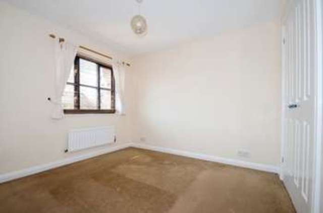  Image of 3 bedroom Terraced house for sale in Yealm Close Didcot OX11 at Yealm Close  Didcot, OX11 7XD