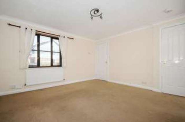  Image of 3 bedroom Terraced house for sale in Yealm Close Didcot OX11 at Yealm Close  Didcot, OX11 7XD