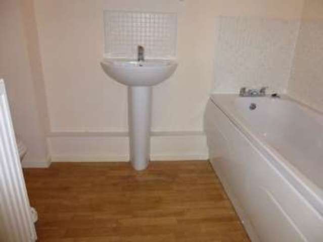  Image of 1 bedroom Flat to rent in Manifold Way Wednesbury WS10 at Manifold Way  Wednesbury, WS10 0GB