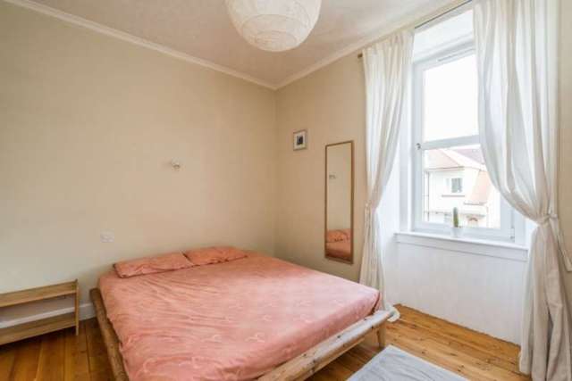  Image of 1 bedroom Flat for sale in Broughton Road Edinburgh EH7 at Broughton Road  Edinburgh, EH7 4JH