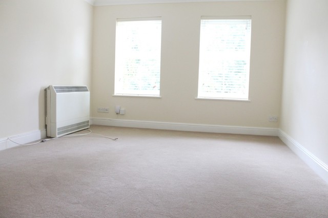  Image of 2 bedroom Flat to rent in Broomhall Road Horsell Woking GU21 at Broomhall Road  Woking, GU21 4AQ