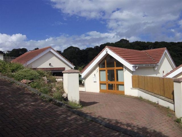  Image of 5 bedroom Detached house to rent in Windmill Gardens Preston Paignton TQ3 at Windmill Gardens  Paignton, TQ3 1BL