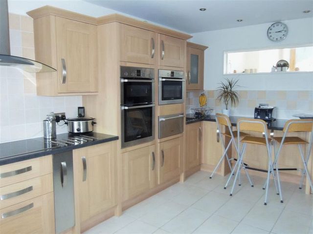  Image of 5 bedroom Detached house to rent in Windmill Gardens Preston Paignton TQ3 at Windmill Gardens  Paignton, TQ3 1BL