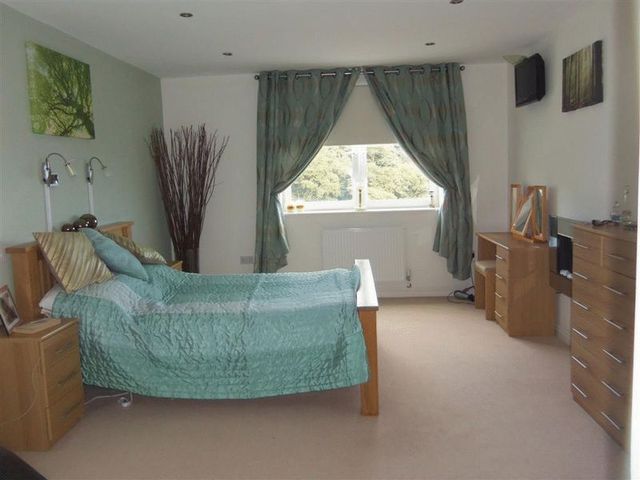  Image of 5 bedroom Detached house to rent in Windmill Gardens Preston Paignton TQ3 at Windmill Gardens  Paignton, TQ3 1BL