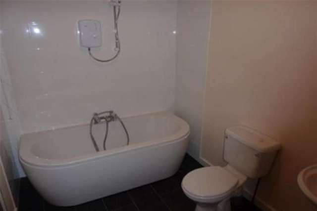  Image of 2 bedroom Flat to rent in High Street Uttoxeter ST14 at Uttoxeter, ST14 7HN