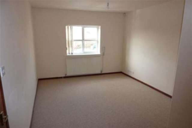  Image of 2 bedroom Flat to rent in High Street Uttoxeter ST14 at Uttoxeter, ST14 7HN