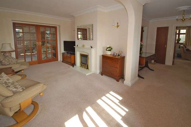  Image of 5 bedroom Detached house for sale in Pentre-Poeth Road Bassaleg Newport NP10 at 58 Pentrepoeth Road  Newport, NP10 8LL