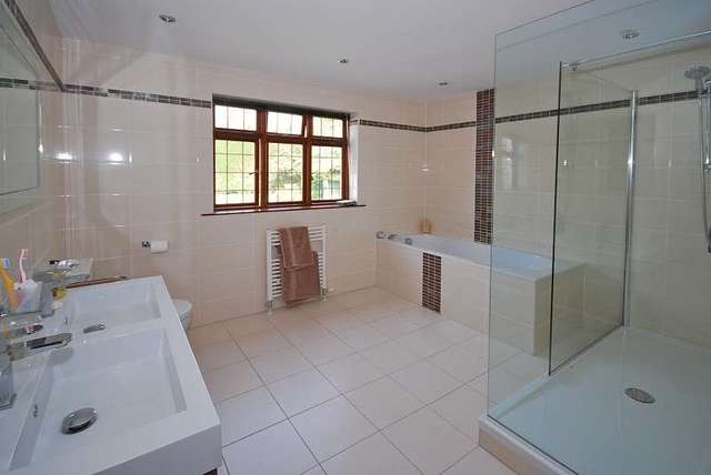  Image of 5 bedroom Detached house for sale in Pentre-Poeth Road Bassaleg Newport NP10 at 58 Pentrepoeth Road  Newport, NP10 8LL