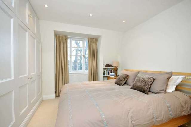  Image of 3 bedroom Detached house to rent in Abbotsbury Close London W14 at Abbotsbury Close  Holland Park, W14 8EQ