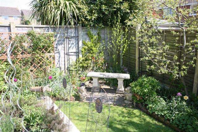  Image of 4 bedroom Detached house for sale in Addington Close Devizes SN10 at DEVIZES SN10 DEVIZES, SN10 5BE