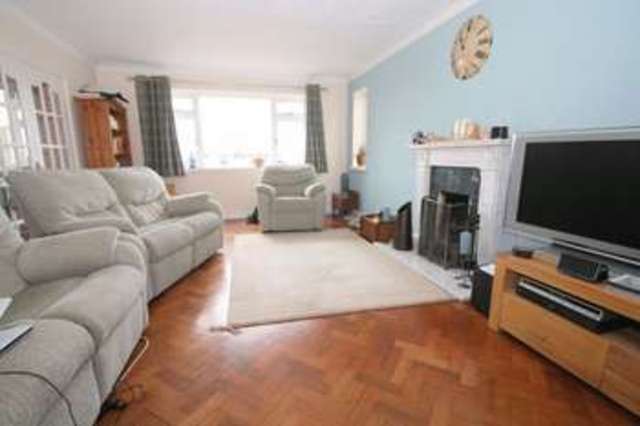  Image of 4 bedroom Detached house to rent in Amersham Hill Gardens High Wycombe HP13 at Amersham Hill Gardens  High Wycombe, HP13 6QP