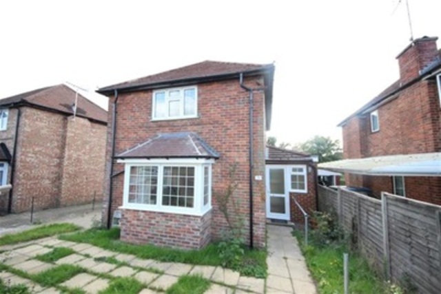  Image of 2 bedroom Detached house to rent in Ardmore Avenue Guildford GU2 at Guildford, GU2 9NJ