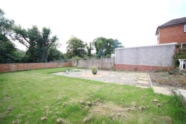 Image of 2 bedroom Detached house to rent in Ardmore Avenue Guildford GU2 at Guildford, GU2 9NJ