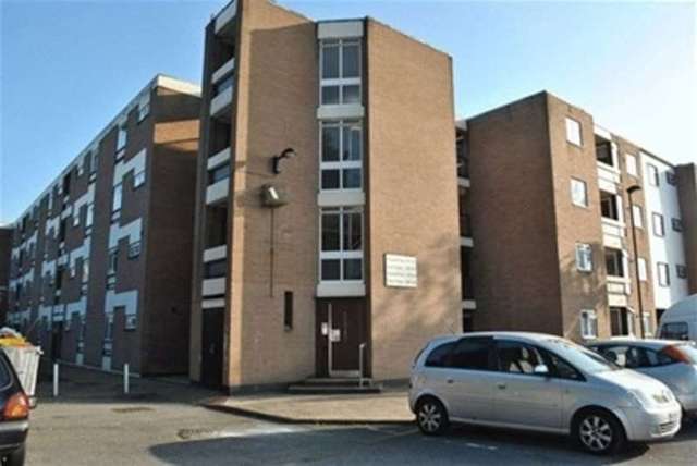  Image of 1 bedroom Flat to rent in Avelon Road Rainham RM13 at Avelon Road  Rainham, RM13 7DJ