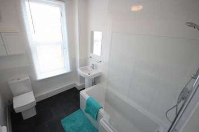  Image of 2 bedroom Terraced house to rent in Bankfield Terrace Burley Leeds LS4 at Bankfield Terrace Burley Leeds, LS4 2RE