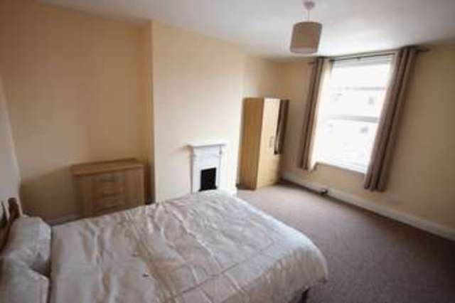  Image of 2 bedroom Terraced house to rent in Bankfield Terrace Burley Leeds LS4 at Bankfield Terrace Burley Leeds, LS4 2RE