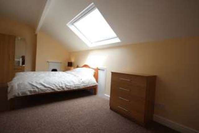  Image of 2 bedroom Terraced house to rent in Bankfield Terrace Burley Leeds LS4 at Bankfield Terrace Burley Leeds, LS4 2RE