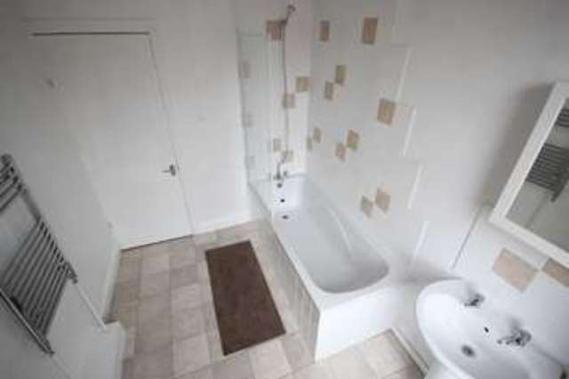  Image of 2 bedroom Terraced house to rent in Bankfield Terrace Burley Leeds LS4 at Bankfield Terrace Burley Leeds, LS4 2RE