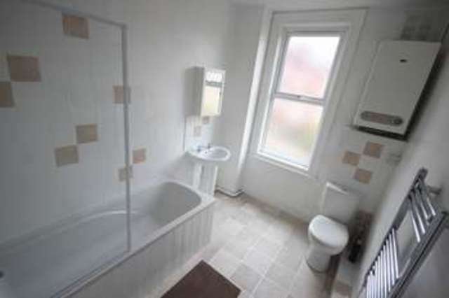  Image of 2 bedroom Terraced house to rent in Bankfield Terrace Burley Leeds LS4 at Bankfield Terrace Burley Leeds, LS4 2RE