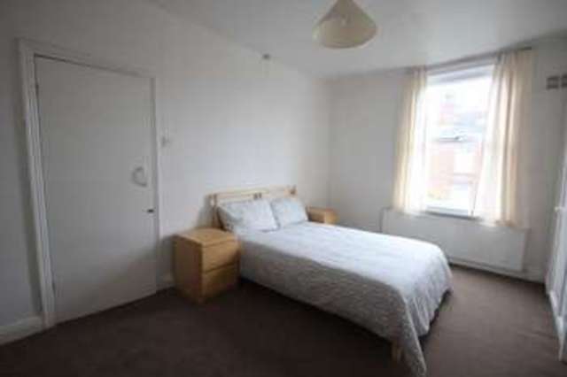  Image of 2 bedroom Terraced house to rent in Bankfield Terrace Burley Leeds LS4 at Bankfield Terrace Burley Leeds, LS4 2RE