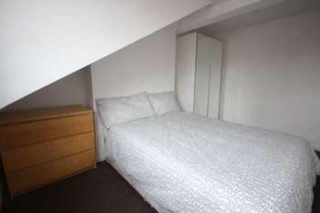  Image of 2 bedroom Terraced house to rent in Bankfield Terrace Burley Leeds LS4 at Bankfield Terrace Burley Leeds, LS4 2RE