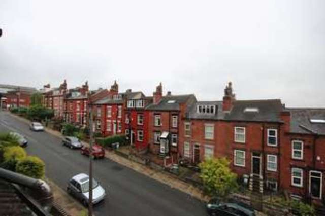  Image of 2 bedroom Terraced house to rent in Bankfield Terrace Burley Leeds LS4 at Bankfield Terrace Burley Leeds, LS4 2RE