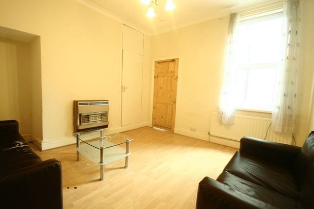  Image of 2 bedroom Flat to rent in Bayswater Road Jesmond Newcastle upon Tyne NE2 at Bayswater Road Array Jesmond, NE2 3HP