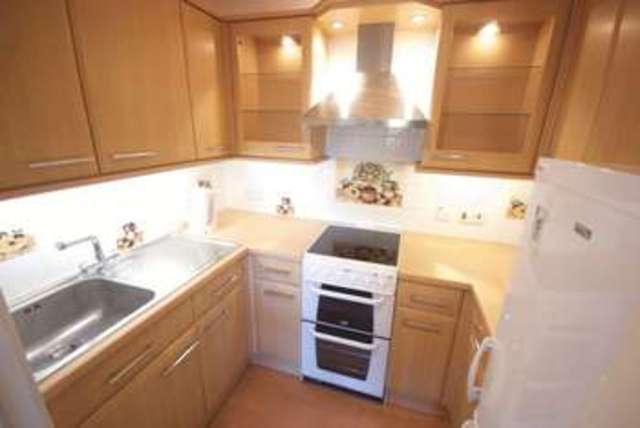  Image of 1 bedroom Flat for sale in Beach Road Lee-on-the-Solent PO13 at Beach Road  Lee-On-The-Solent, PO13 9BP