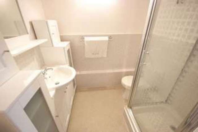  Image of 1 bedroom Flat for sale in Beach Road Lee-on-the-Solent PO13 at Beach Road  Lee-On-The-Solent, PO13 9BP