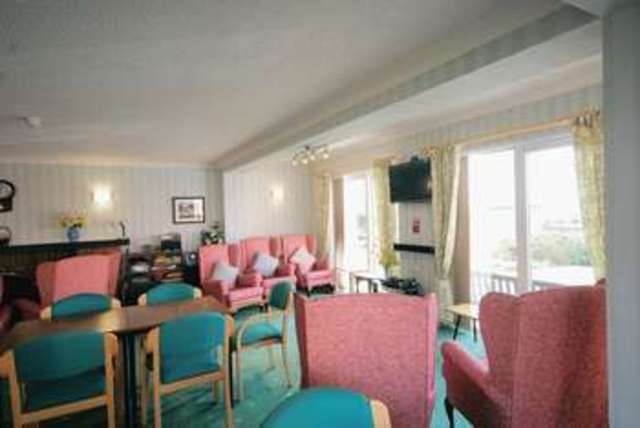  Image of 1 bedroom Flat for sale in Beach Road Lee-on-the-Solent PO13 at Beach Road  Lee-On-The-Solent, PO13 9BP
