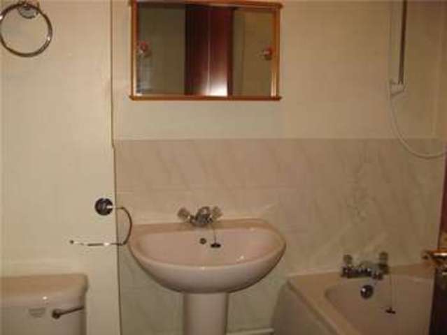  Image of 1 bedroom Flat to rent in Beaulieu Drive Yeovil BA21 at Beaulieu Drive  Yeovil, BA21 3TP