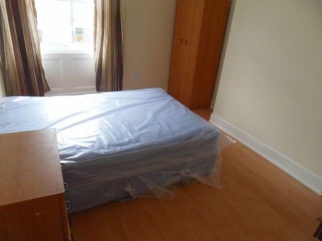  Image of 4 bedroom Detached house to rent in Belsay Place Newcastle upon Tyne NE4 at Belsay Place Array Blakelaw, NE4 5NX