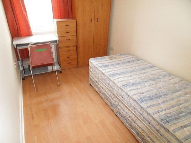  Image of 4 bedroom Detached house to rent in Belsay Place Newcastle upon Tyne NE4 at Belsay Place Array Blakelaw, NE4 5NX
