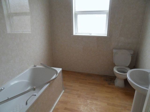  Image of 4 bedroom Detached house to rent in Belsay Place Newcastle upon Tyne NE4 at Belsay Place Array Blakelaw, NE4 5NX