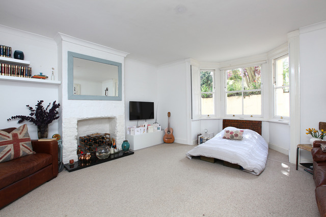  Image of 2 bedroom Apartment for sale in Belvedere Road London SE19 at Belvedere Road  Crystal Palace, SE19 2HP