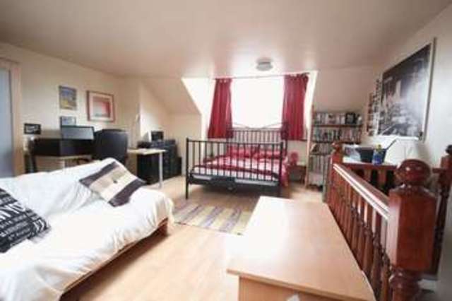  Image of 4 bedroom Terraced house to rent in Bennett Road Headingley Leeds LS6 at Bennett Road Headingley Leeds, LS6 3HN