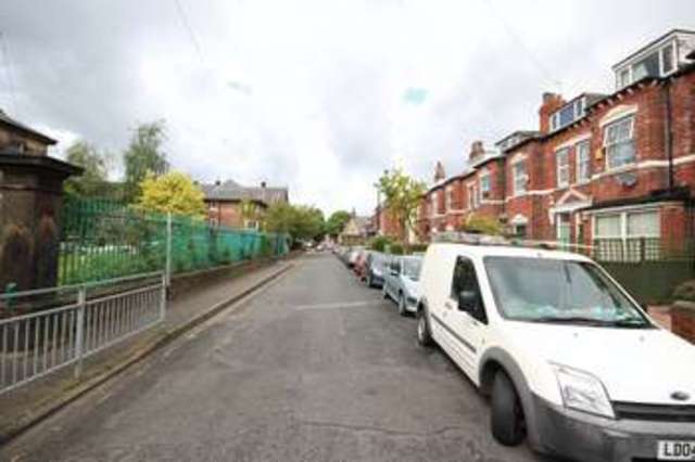  Image of 4 bedroom Terraced house to rent in Bennett Road Headingley Leeds LS6 at Bennett Road Headingley Leeds, LS6 3HN