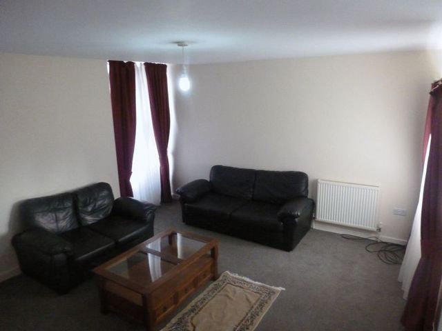  Image of 3 bedroom Flat to rent in Bentinck Villas Newcastle upon Tyne NE4 at Bentinck Villas Array Blakelaw, NE4 6UR