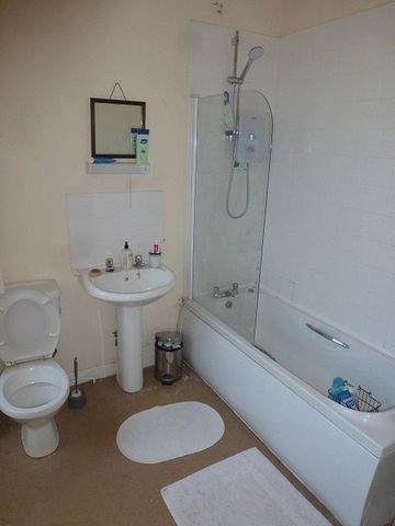  Image of 3 bedroom Flat to rent in Bentinck Villas Newcastle upon Tyne NE4 at Bentinck Villas Array Blakelaw, NE4 6UR