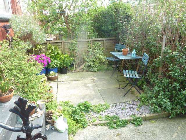  Image of 2 bedroom Detached house for sale in Berkeley Avenue Leeds LS8 at Leeds, LS8 3RH