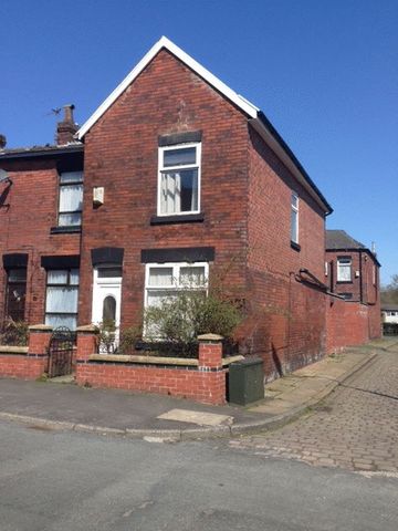  Image of 4 bedroom House Share to rent in Beverley Road Bolton BL1 at Beverly Road Array Bolton, BL1 4DY