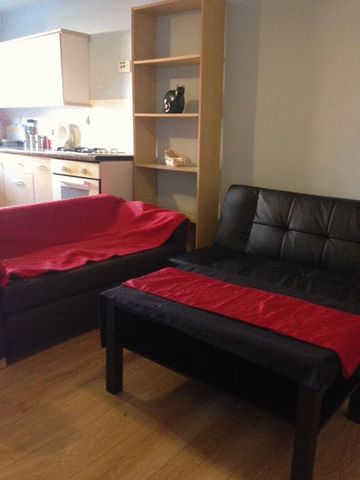  Image of 4 bedroom House Share to rent in Beverley Road Bolton BL1 at Beverly Road Array Bolton, BL1 4DY