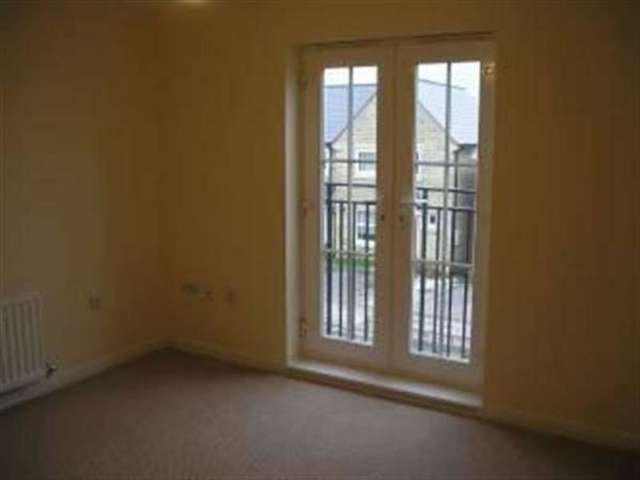  Image of 2 bedroom Apartment to rent in Bishopdale Court Halifax HX1 at Halifax, HX1 2QD