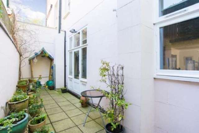  Image of 2 bedroom Flat for sale in Bolton Road London W4 at Chiswick London Gunnersbury, W4 3TB