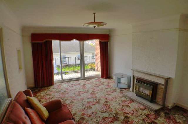  Image of 2 bedroom Flat to rent in Castle Lane East Bournemouth BH7 at 958 Castle Lane East  Bournemouth, BH7 6SR